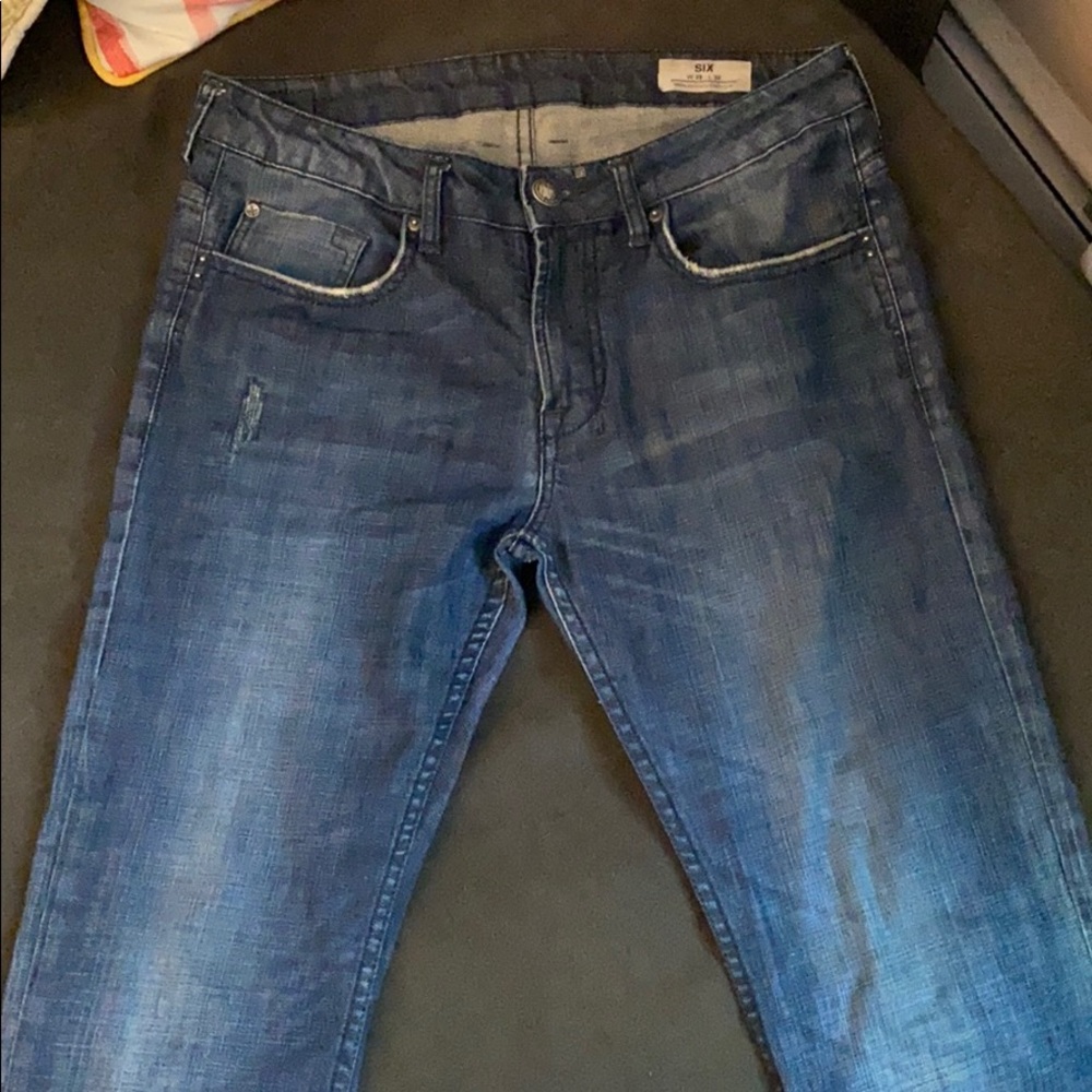 NWOT - Men’s Distressed Dark-wash Jeans